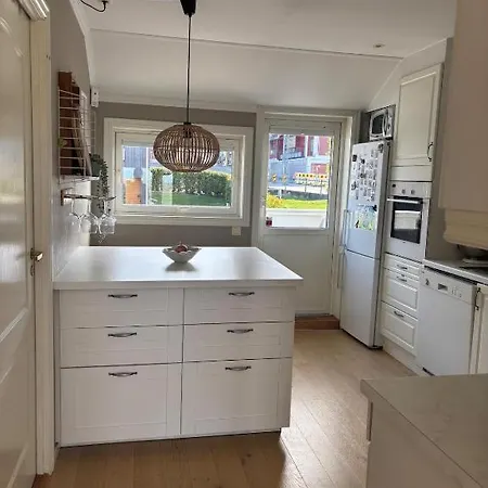 100 Meters From Ons - Small House With 3 Bedrooms Daire